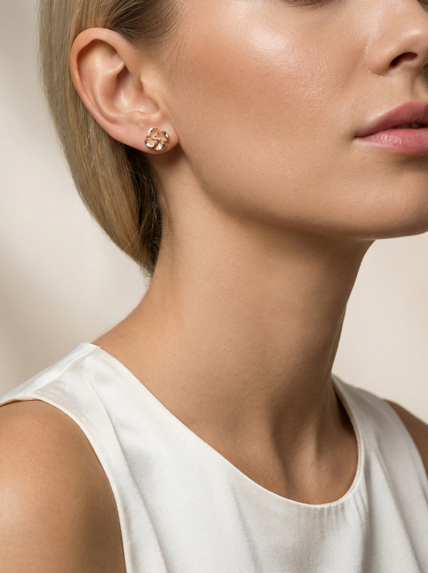 Auksiniai auskarai vinukai "gėlė"