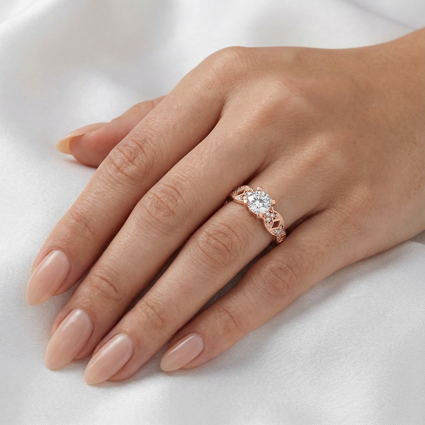 Auksinis žiedas su cirkoniais AA11