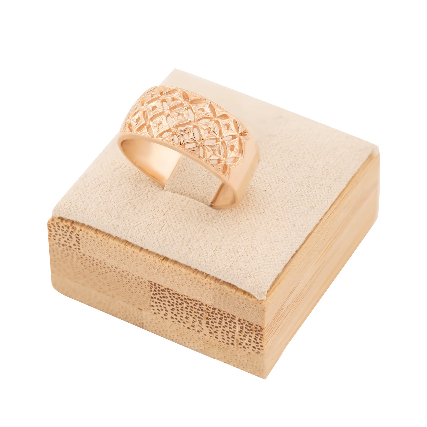 Rožinio aukso žiedas su plačia juosta ir ažūriniu išpjovų raštu iš susikertančių geometrinių figūrų