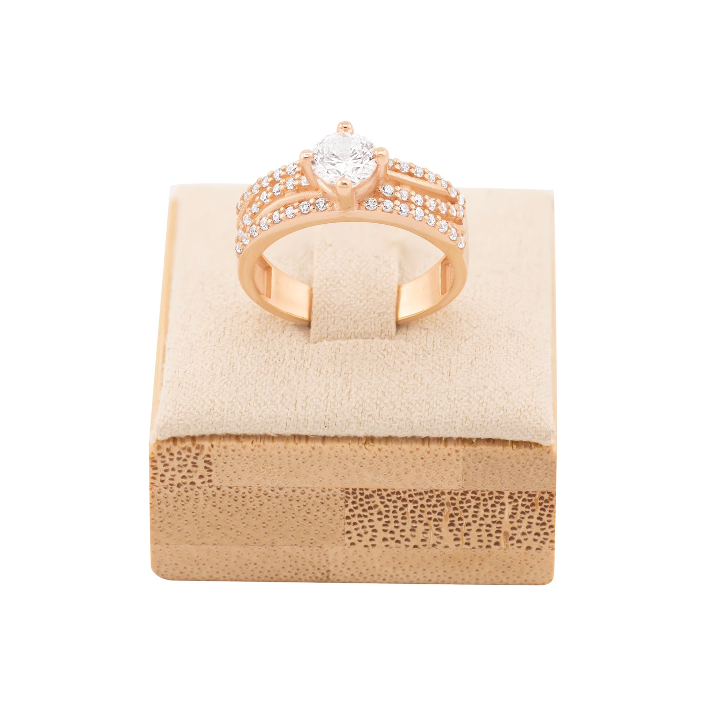 Rožinio aukso žiedas su keturiais krapanais laikomu centriniu cirkoniu ir dekoratyvine šonine cirkonių apdaila