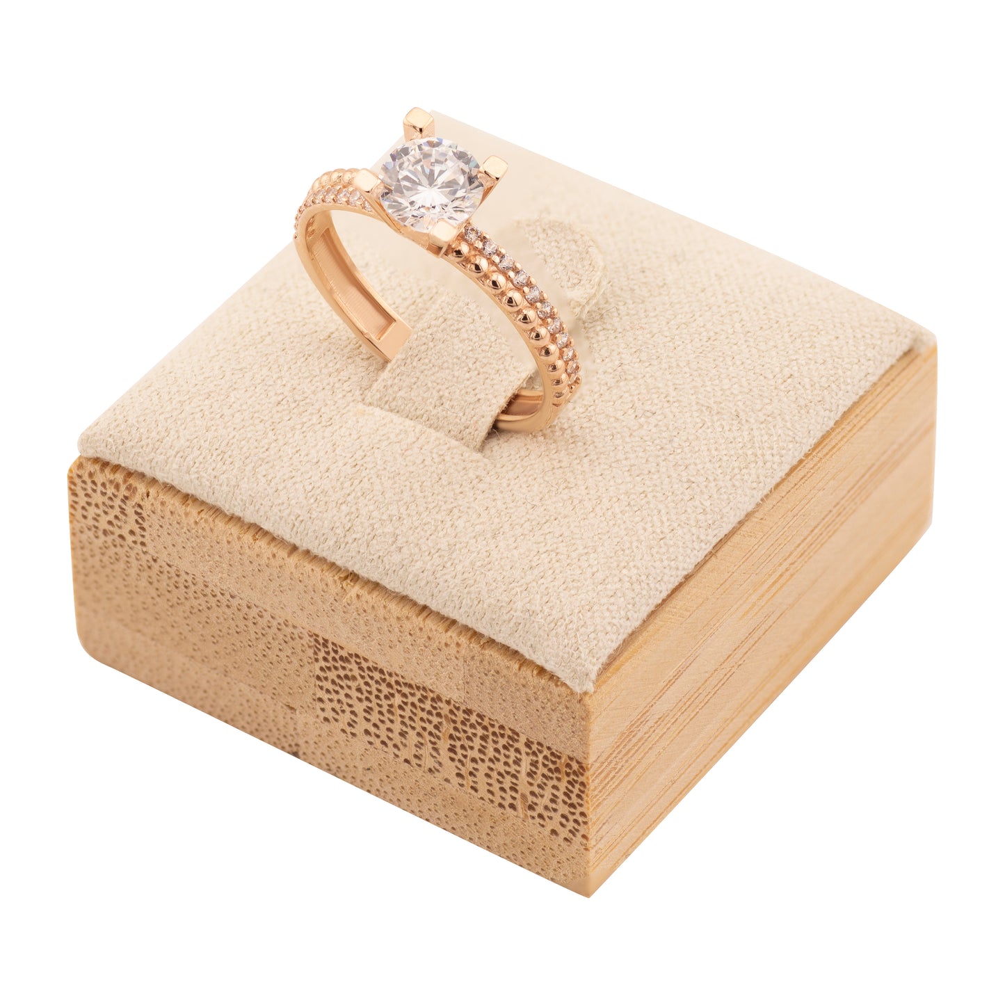 Rožinio aukso žiedas su stambiu juodu cirkoniu centre ir dviem eilių inkrustacija iš mažų baltų cirkonių juostoje