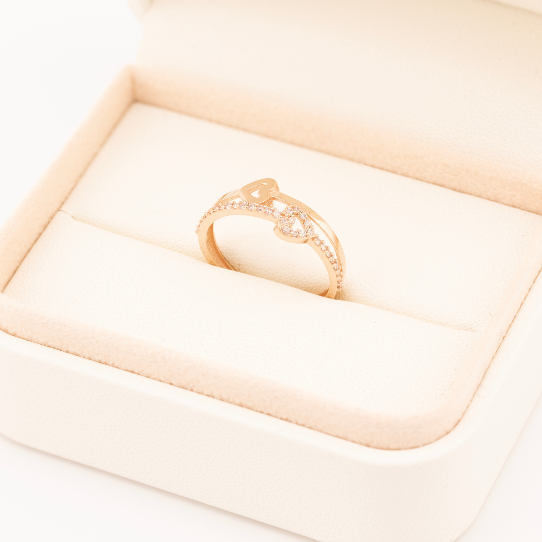 Auksinis žiedas su širdelėmis PMZ119