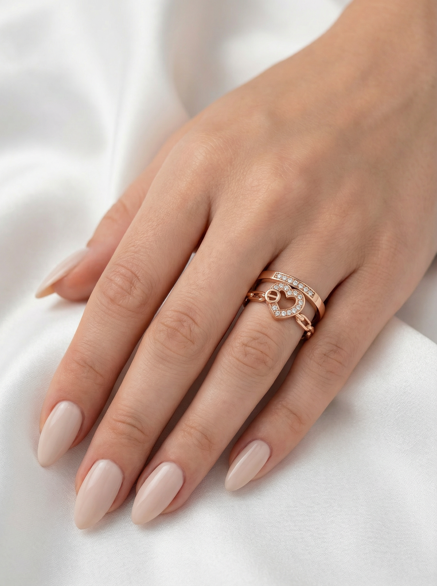 Auksinis žiedas su širdele DMZ137