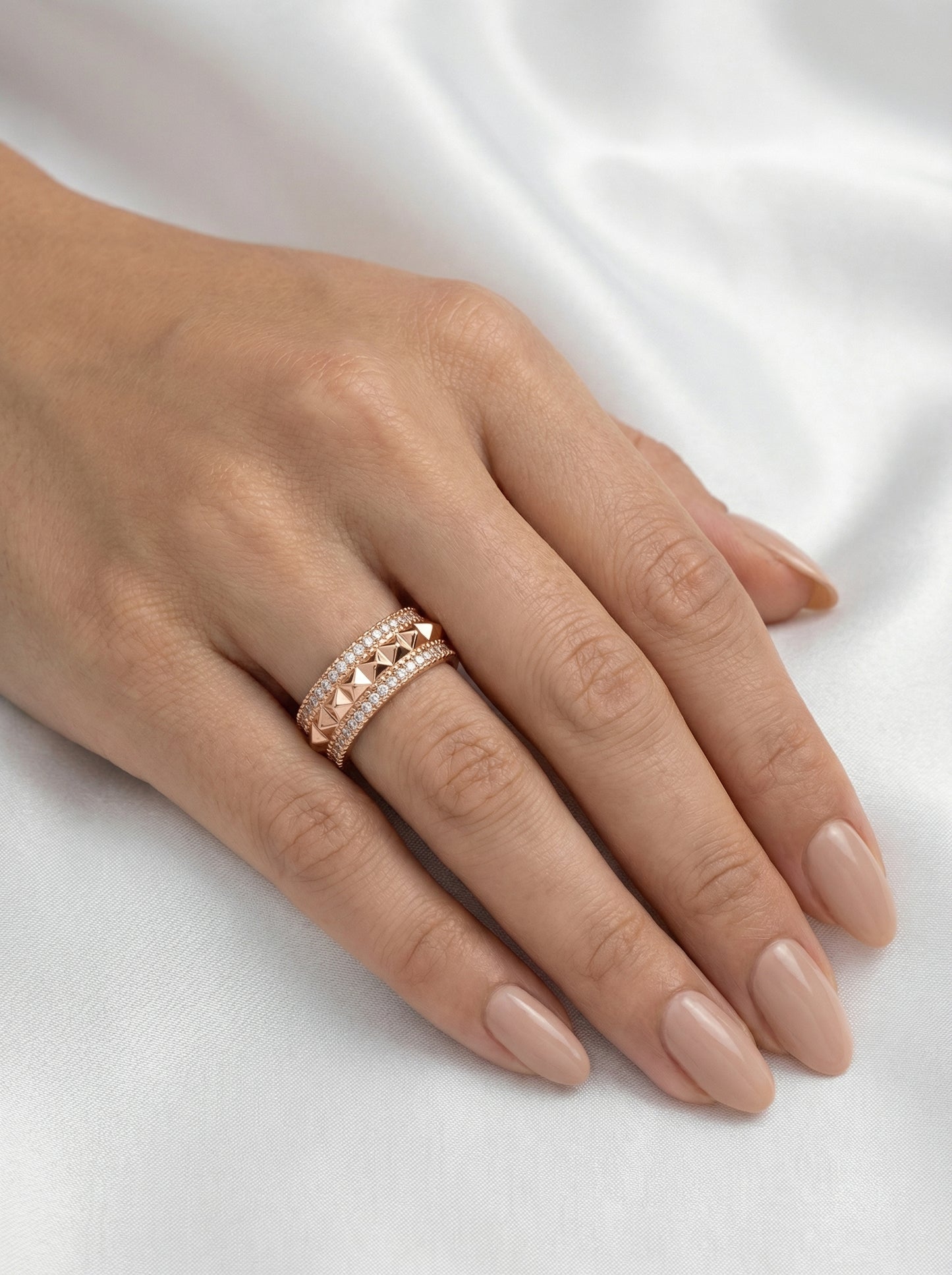 Auksinis žiedas su geometriniu dizainu DMZ162