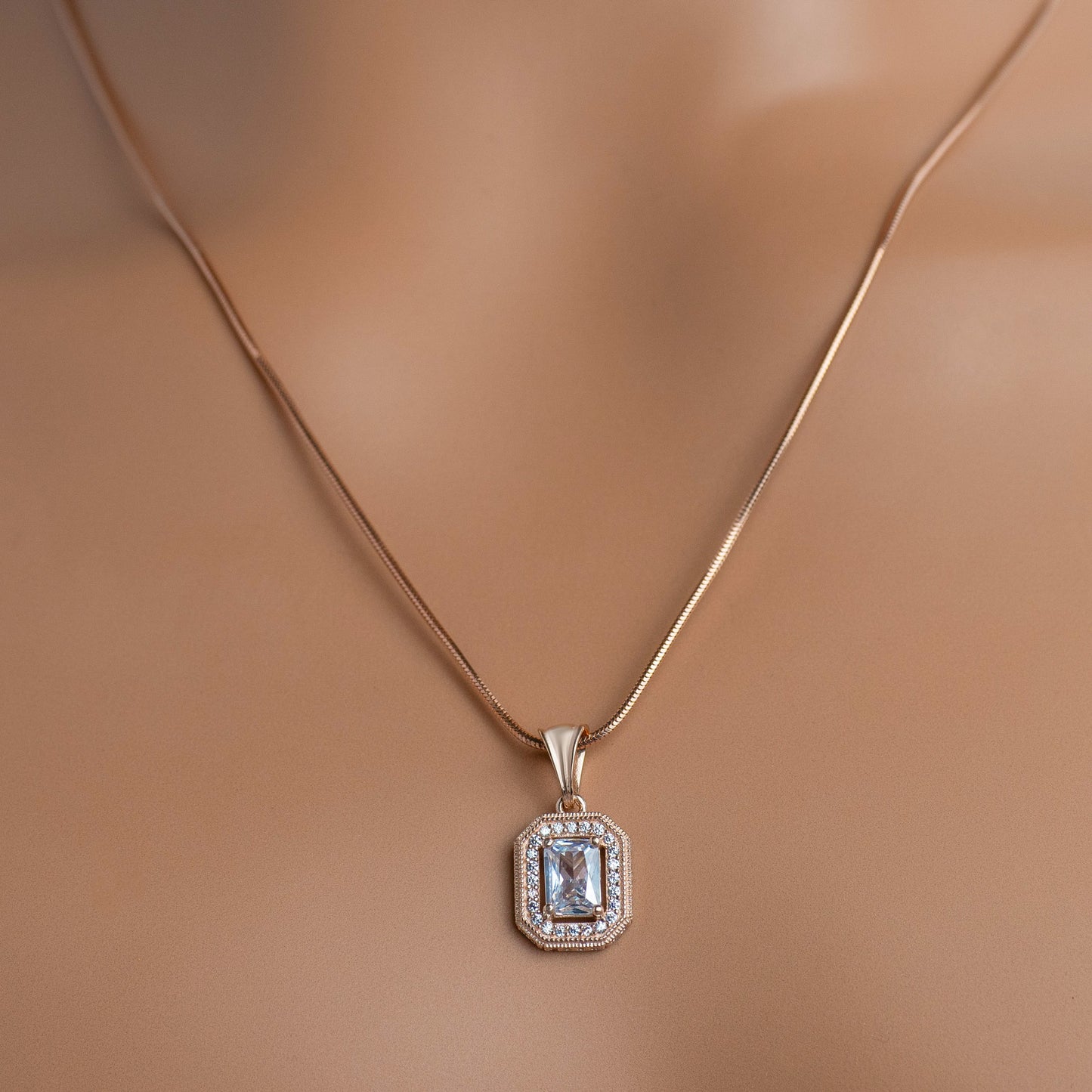 Stačiakampio formos auksinis pakabukas „Art Deco“ PA0048