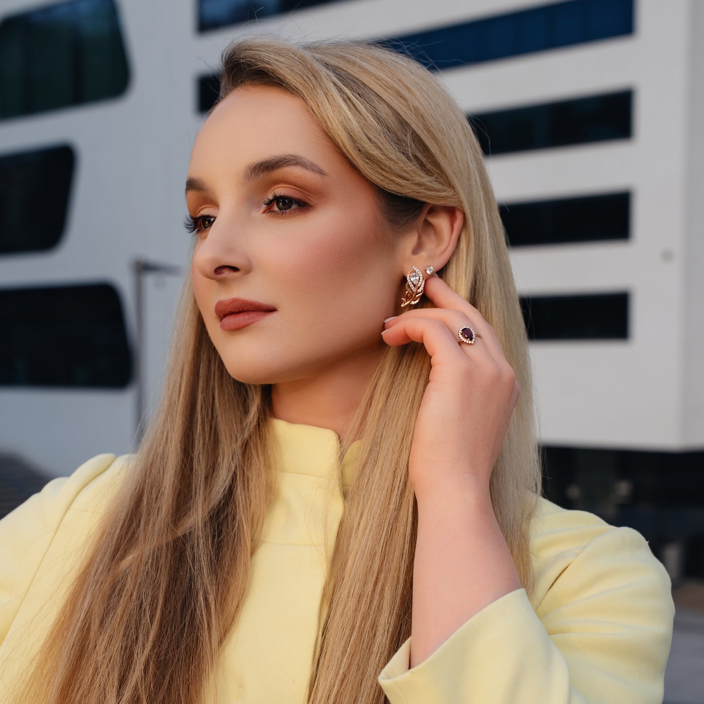 Plunksnų formos auksiniai auskarai AUM103