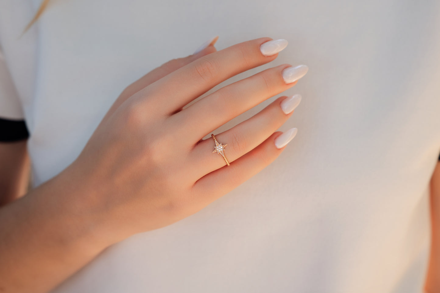 Auksinis žiedas „Kosmoso spindesys“ su cirkoniais PMZ148