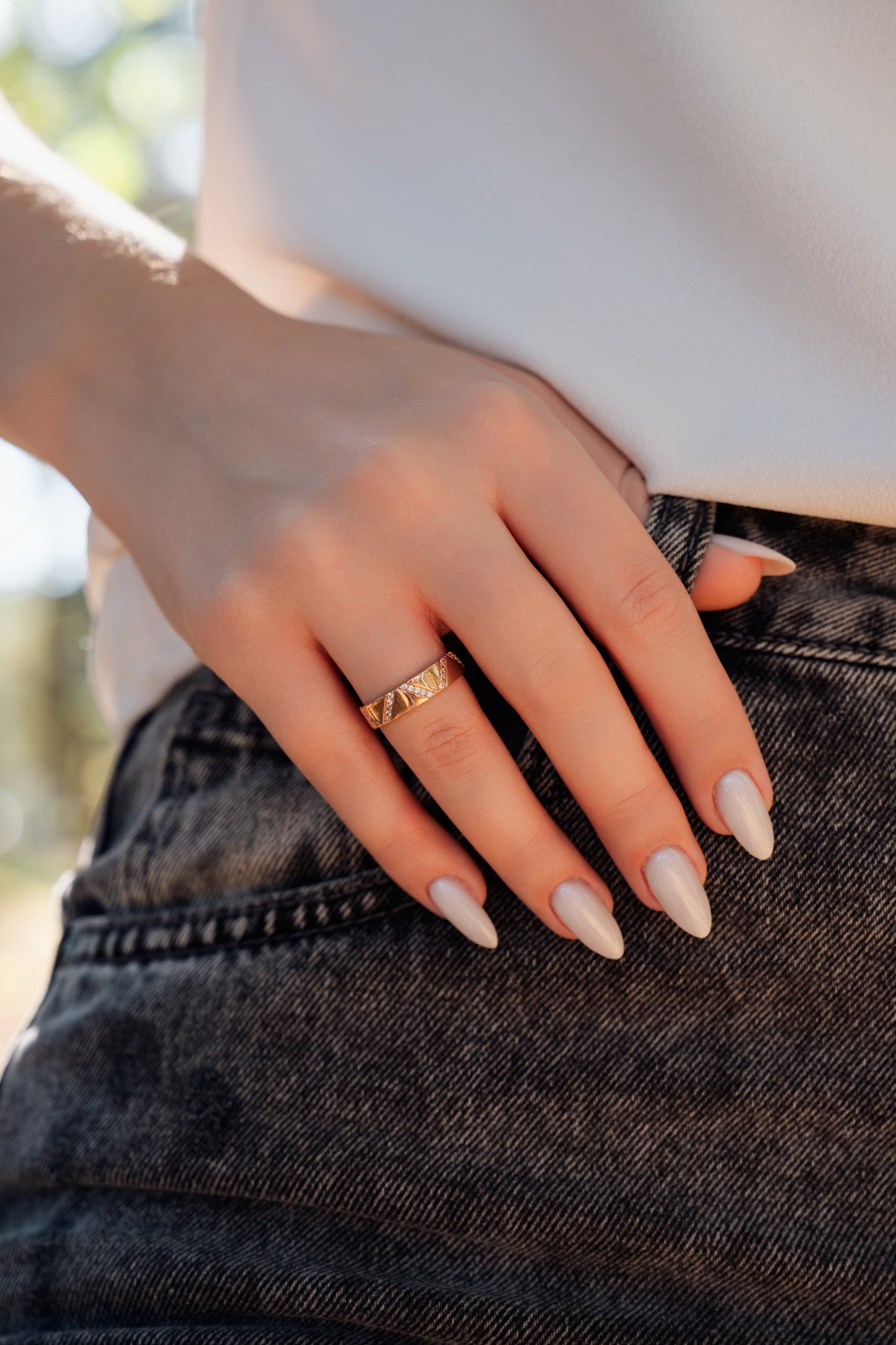 Auksinis žiedas su cirkoniais AA18