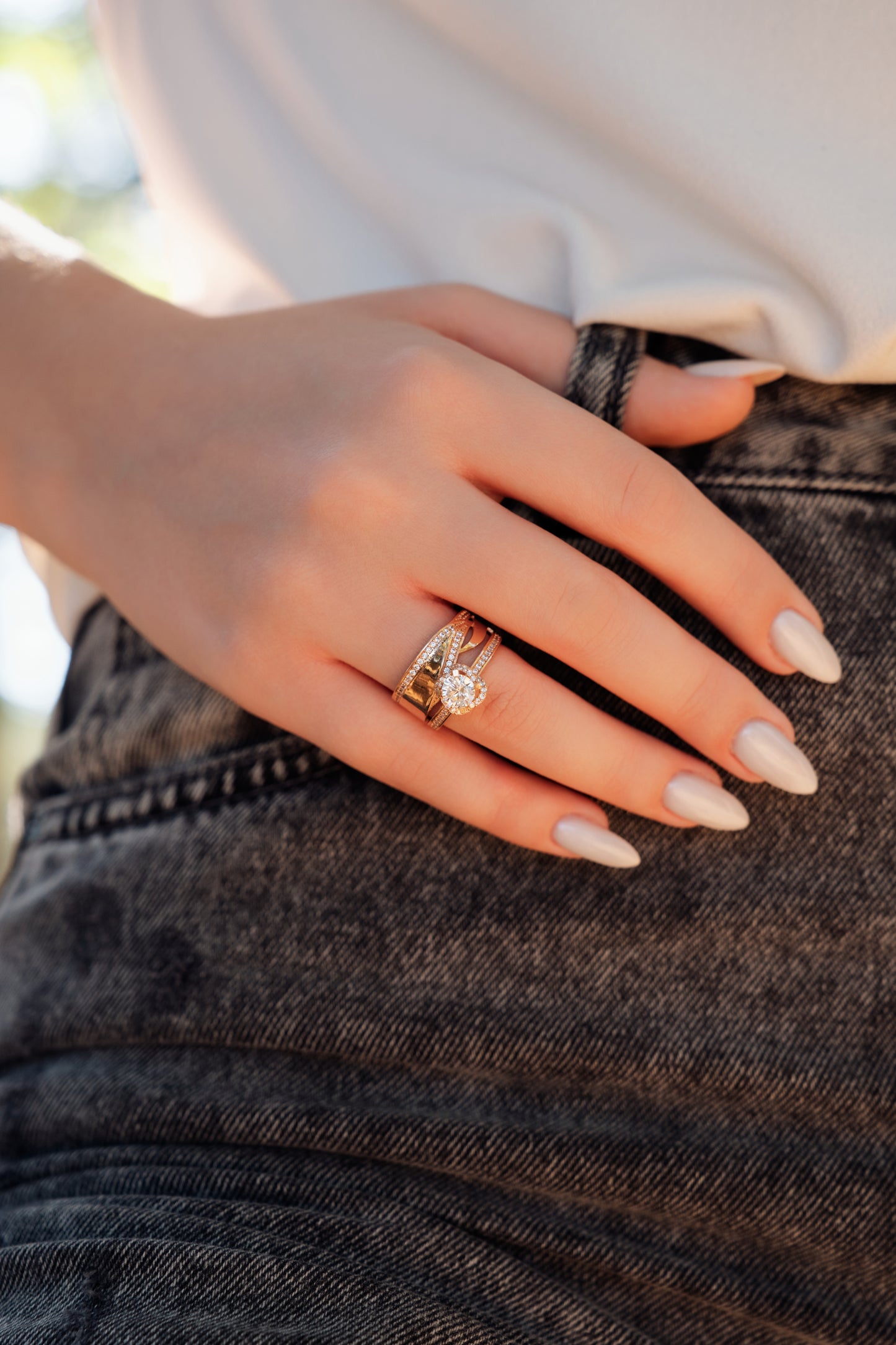 Auksinis žiedas su cirkoniais AA4