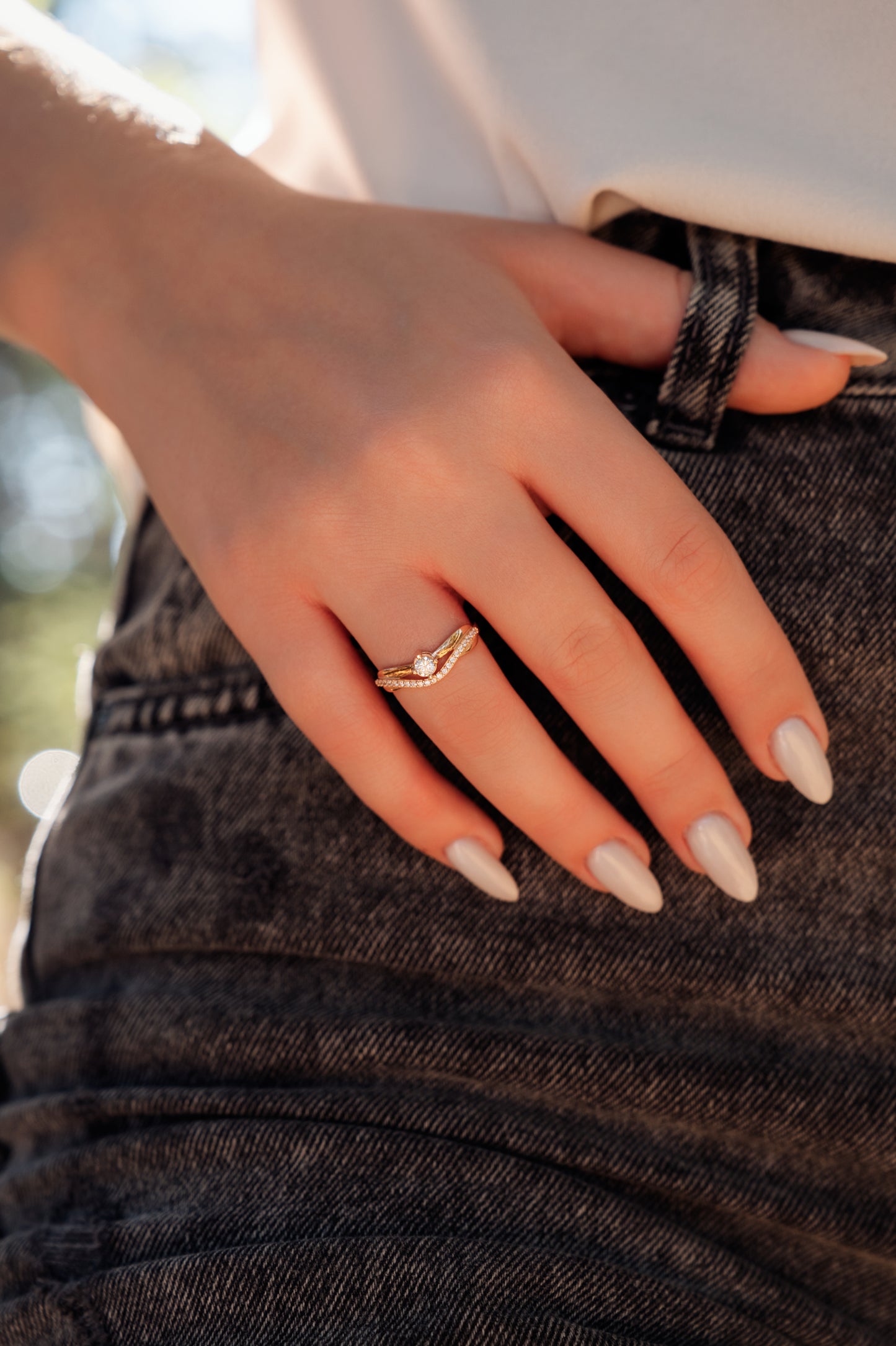 Auksinis žiedas su cirkoniais TUR0001