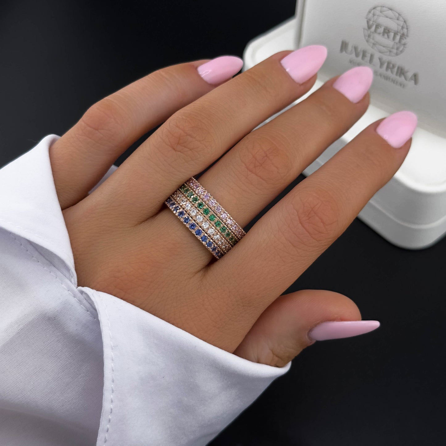 Auksinis žiedas su spalvotais cirkoniais AUD0035