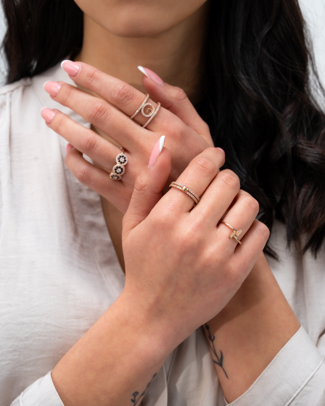 Auksinis atviras žiedas su minimalistiniu dizainu PMZ154