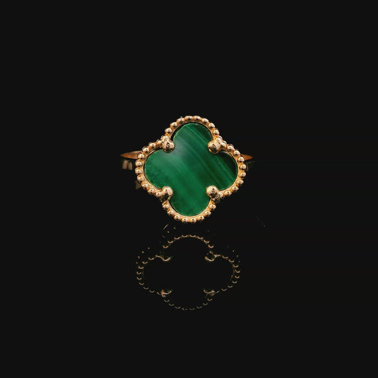 Auksinis moteriškas žiedas su natūraliu akmeniu ZUR0059