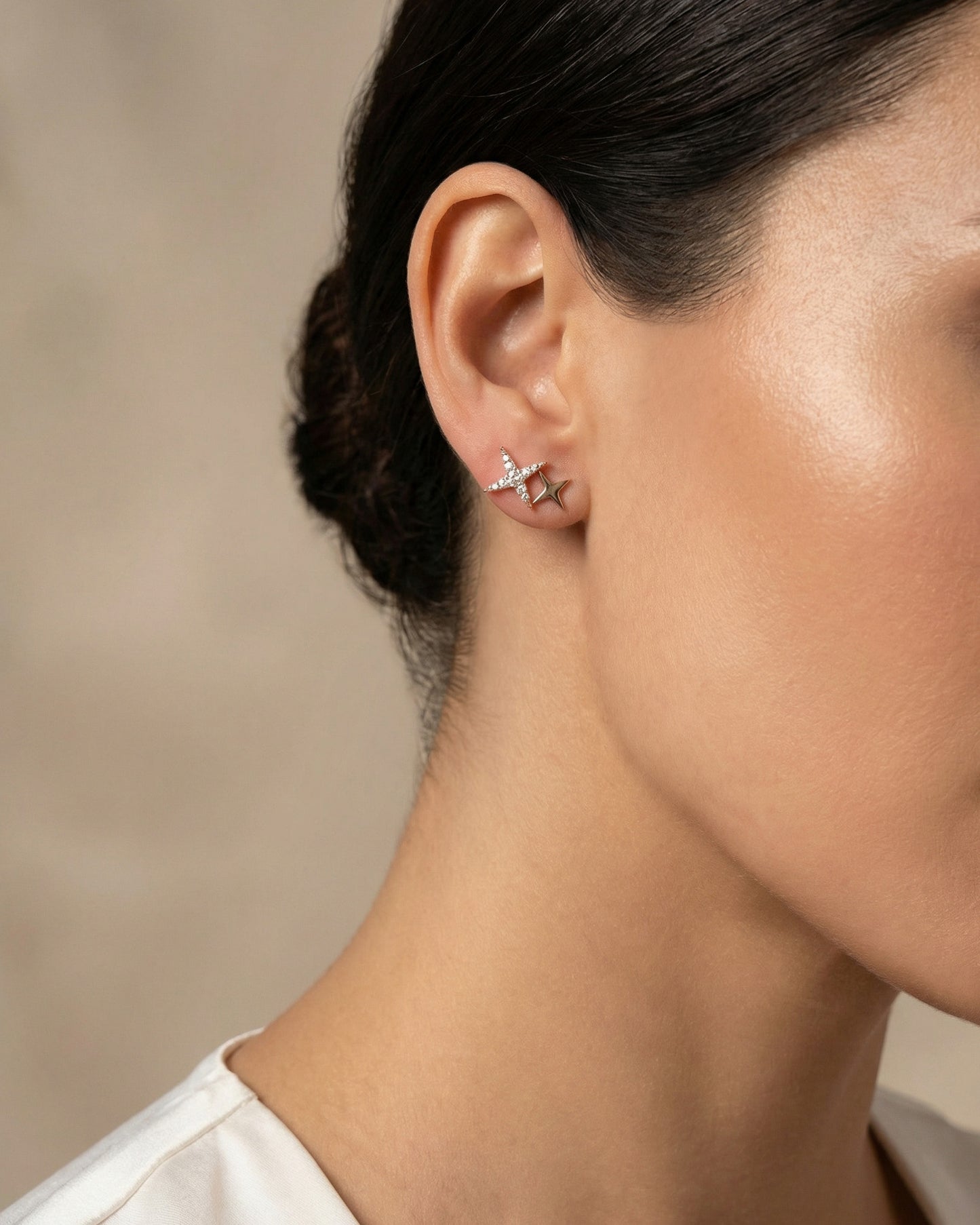 Auksiniai auskarai su dvigubomis žvaigždėmis AUM154