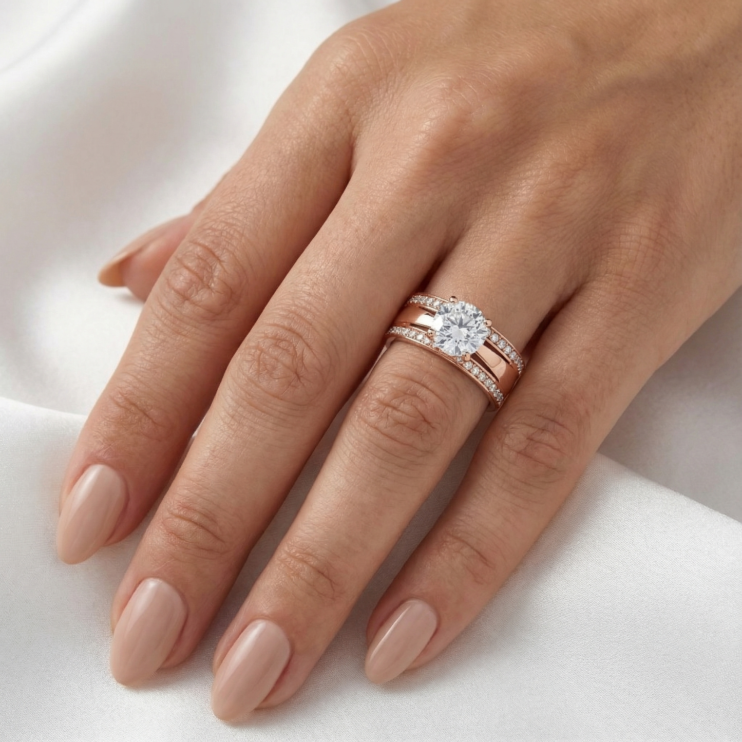 Auksinis žiedas su cirkoniais DMZ111