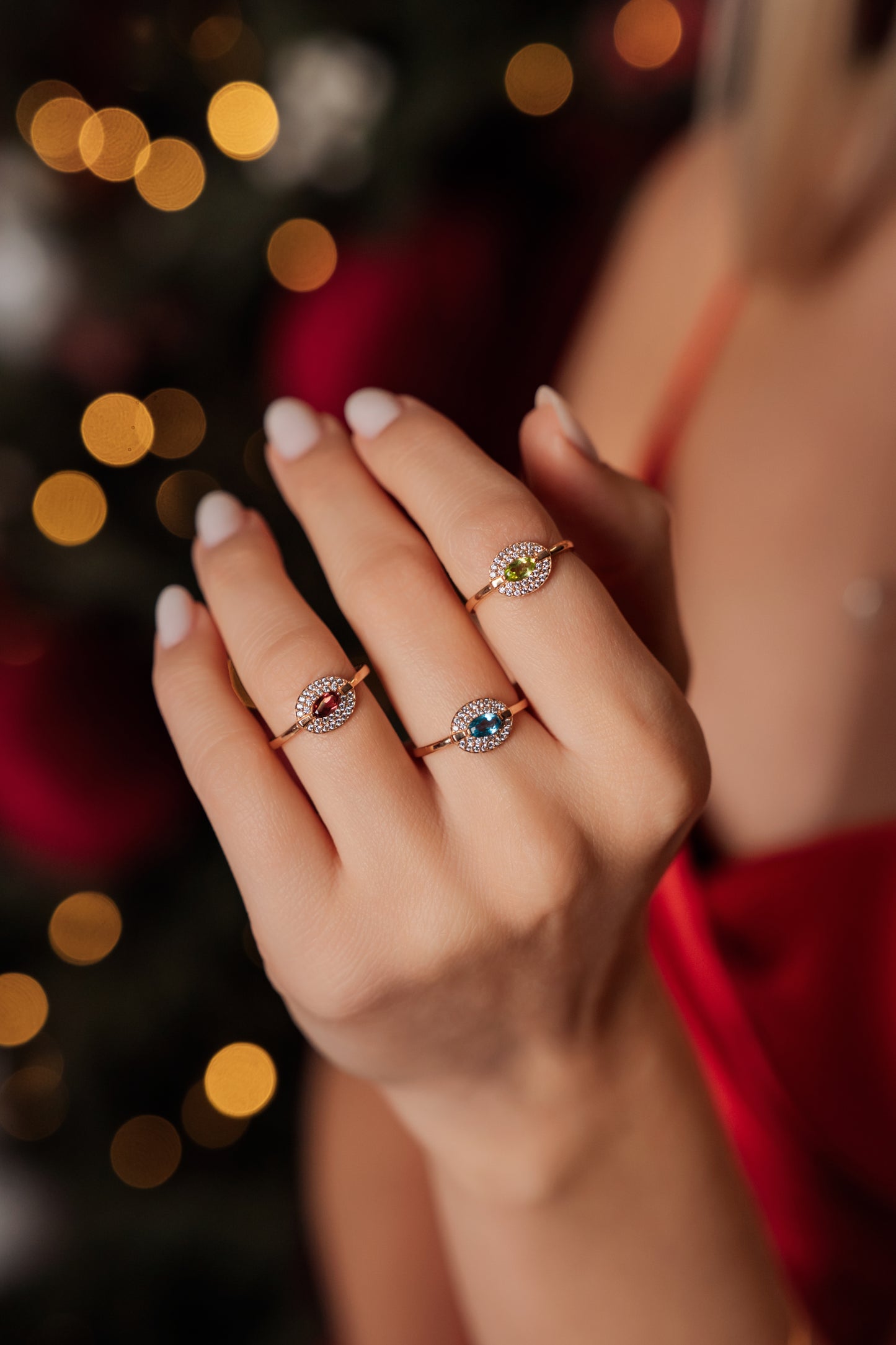 Auksinis žiedas su natūraliais akmenimis ir cirkoniais NAZ108