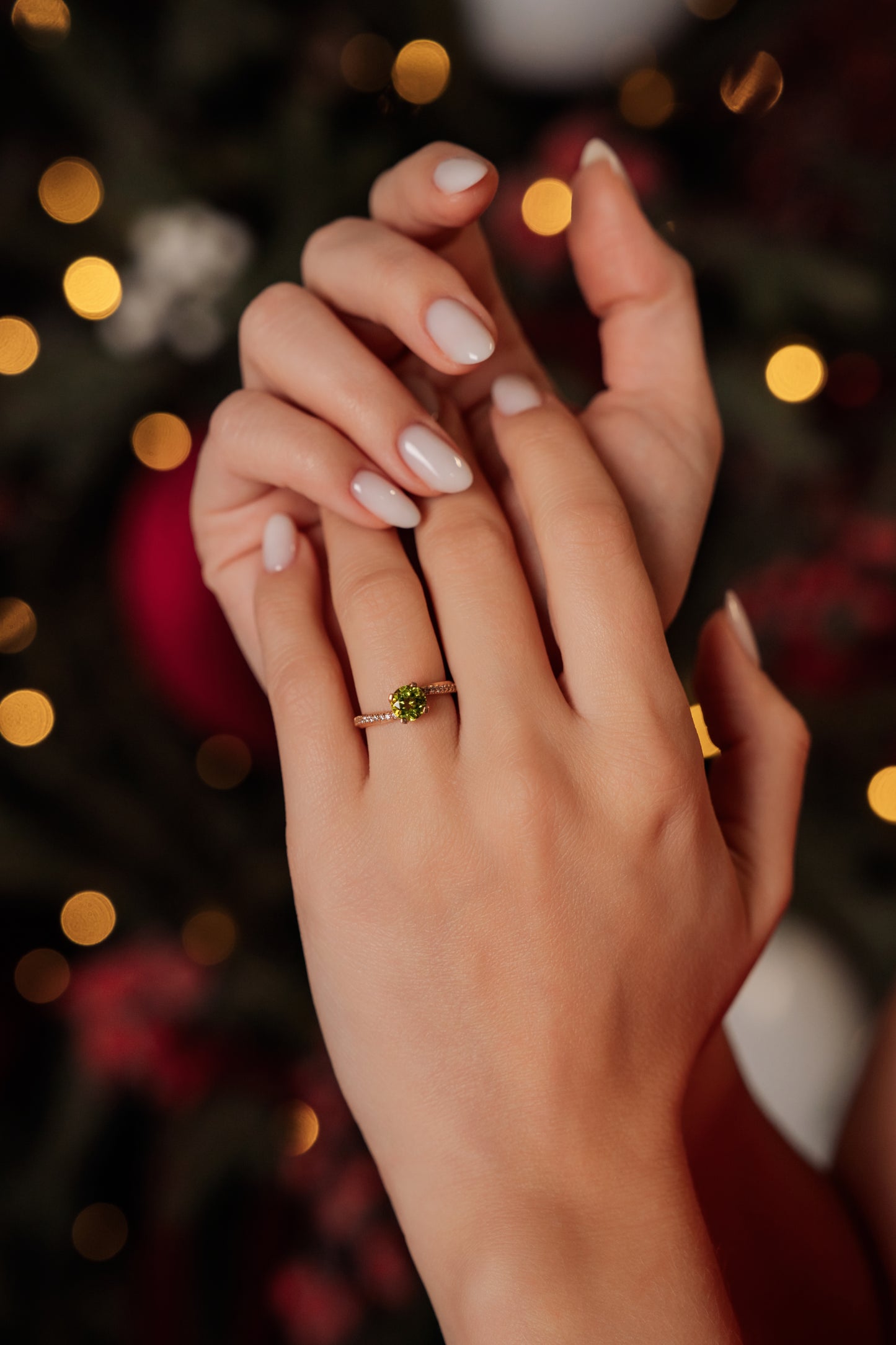 Auksinis žiedas su natūraliais akmenimis ir cirkoniais NAZ113