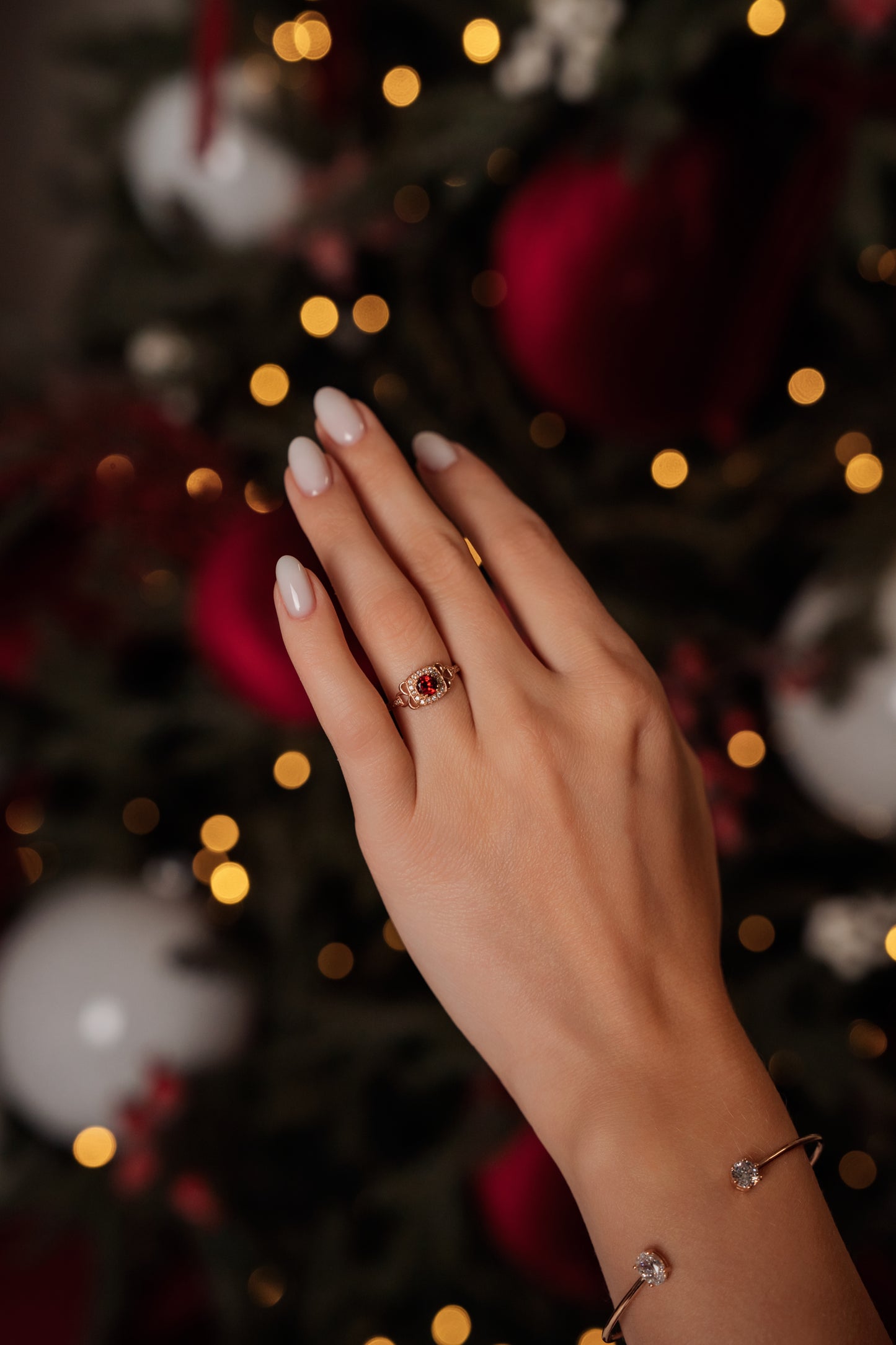 Auksinis žiedas su granatu NAZ117