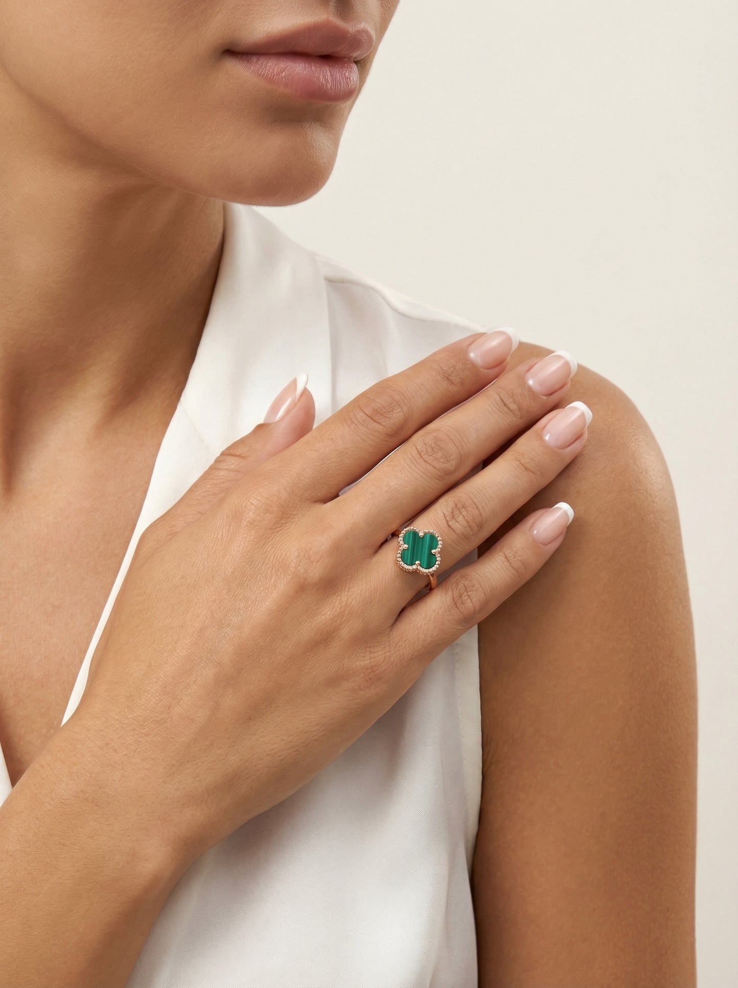 Auksinis žiedas su natūraliais akmenimis ir cirkoniais NAZ102