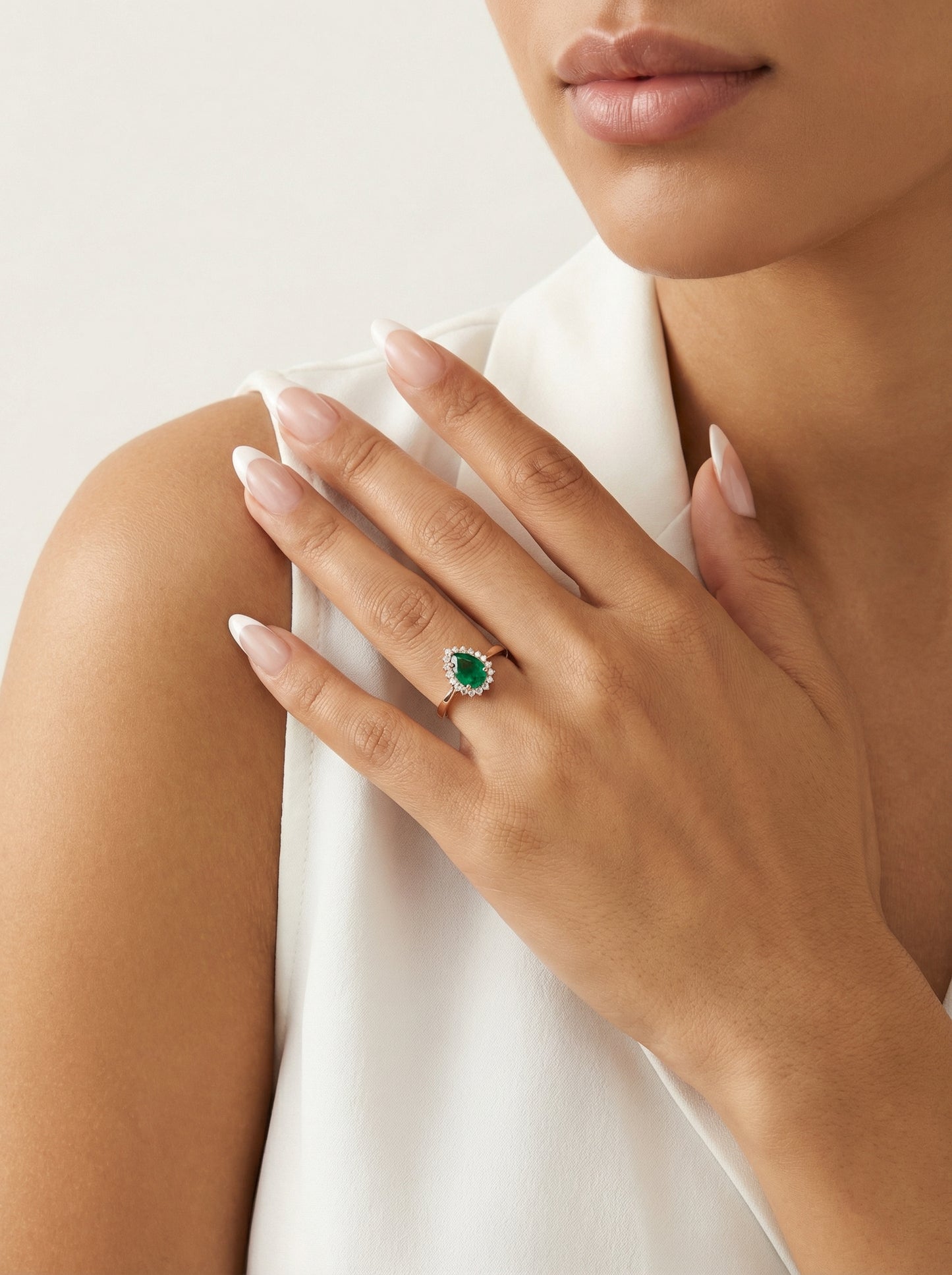 Auksinis žiedas su agatu ir cirkoniais NAZ101